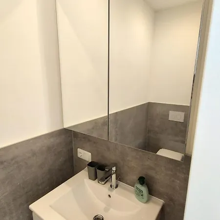 6 - Easy Apartment *