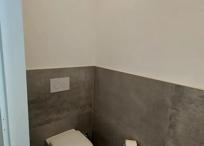 6 - Easy Apartment *