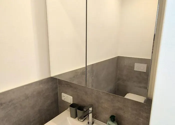 6 - Easy Apartment *